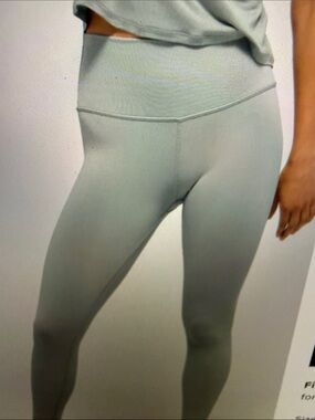 ALO Yoga High-Waist Leggings in Gray 7/8 air brush